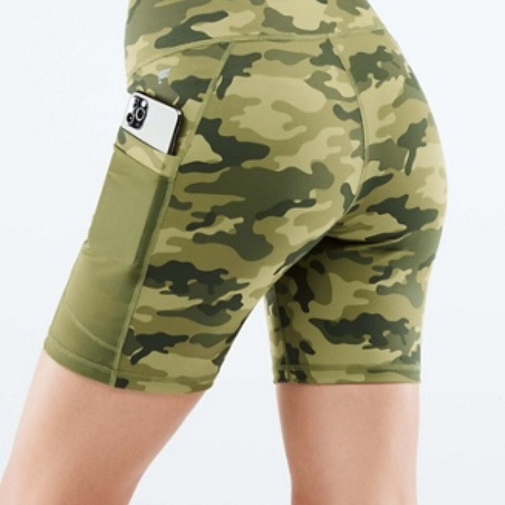 Fabletics On-The-Go PowerHold® High-Waisted 6'' Short